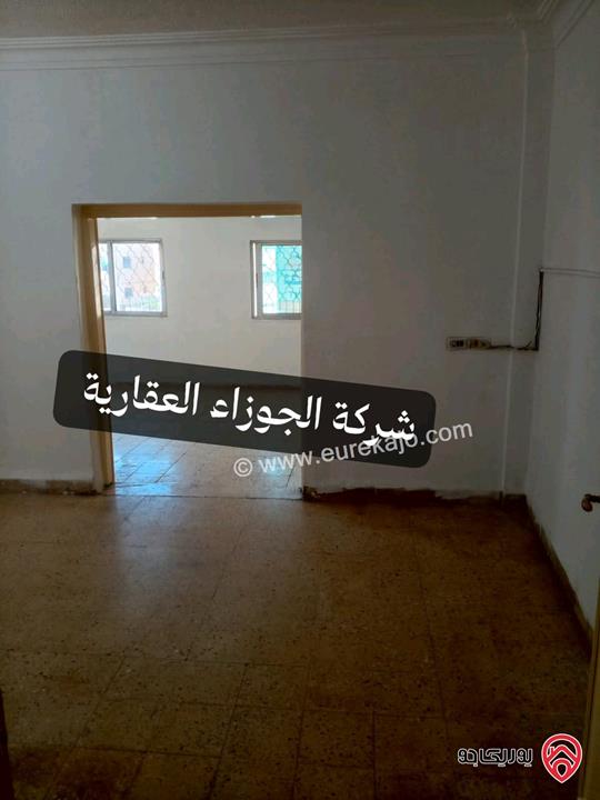 شقة فارغة مساحة 100م طابق ثاني للايجار في عمان - حي نزال شارع الدستور 
