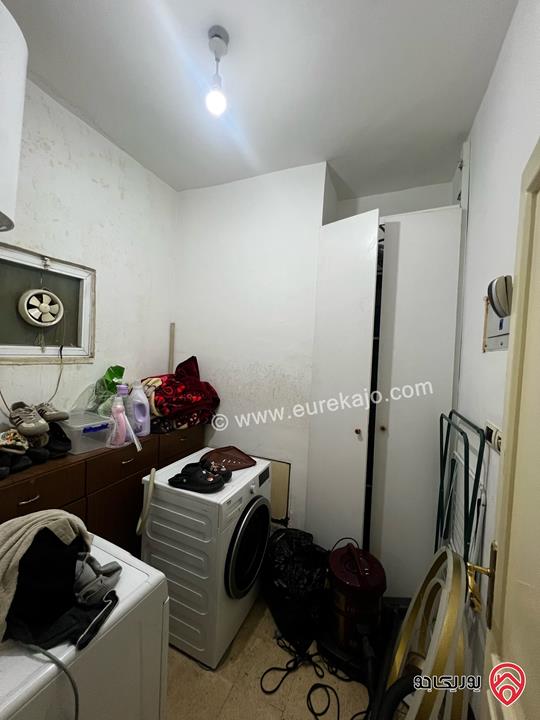 شقة شبه ارضية واسعة مساحة 194م داخلي و 150م خارجي للبيع في عمان - أم أذينة 