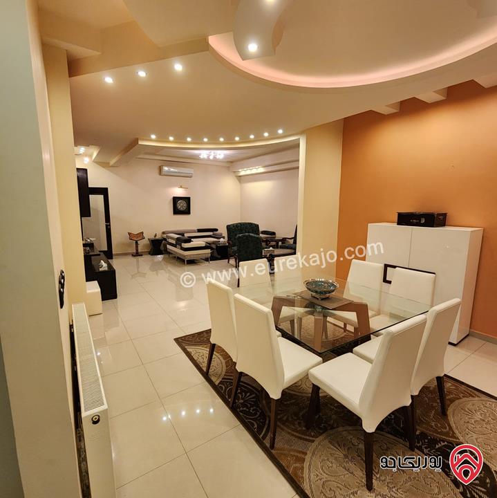 شقة فاخرة مفروشة طابق تسوية مساحة 260م للبيع في عمان - خلدا