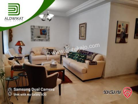 شقة شبة ارضية للبيع في عمان - المدينة الرياضية مساحة البناء 244 م مساحة الترس 30 م