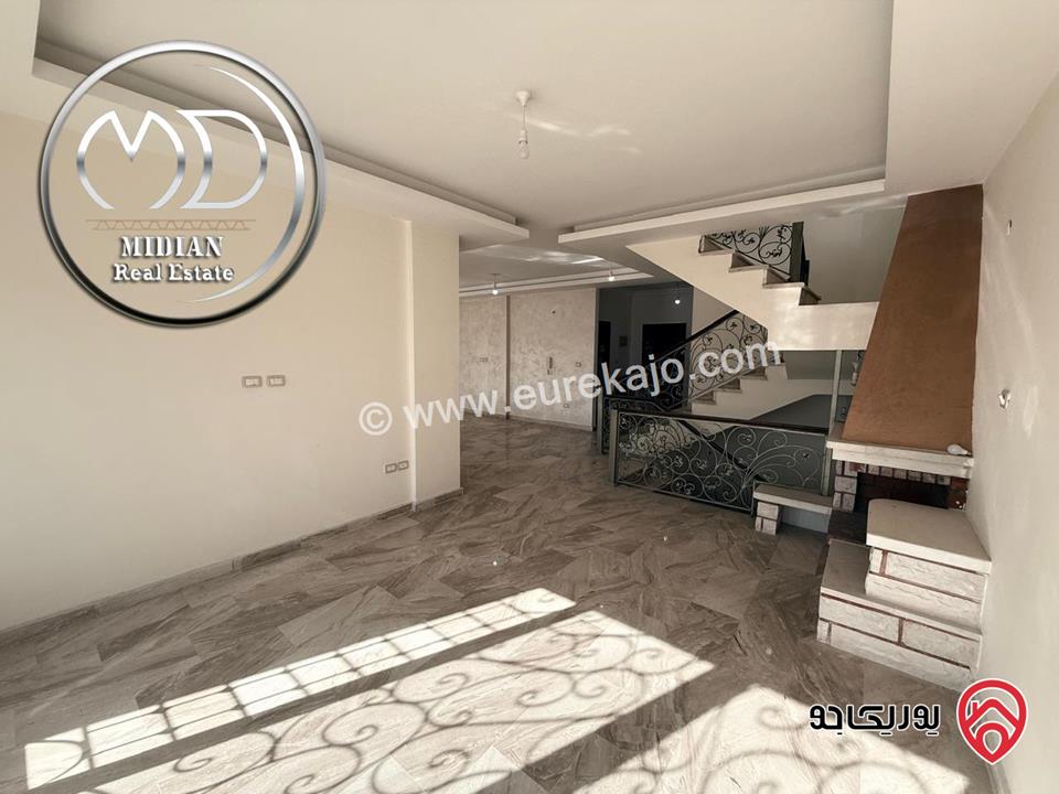 فيلا جديدة للبيع في أجمل مناطق عمان - الظهير مساحة 560م مع مسبح تراسات و حدائق 250م تشطيبات سوبر ديلوكس اطلالة رائعة