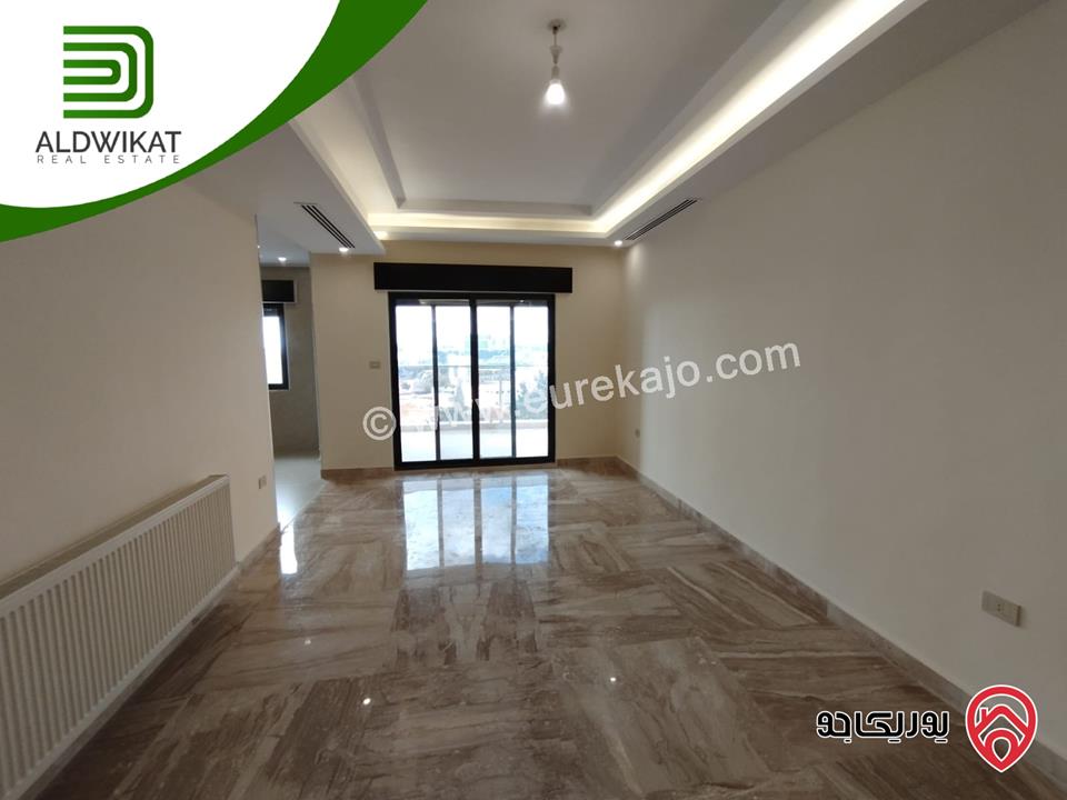 شقة للبيع في عمان - ام السماق/ قرب مكة مول طابق اخير مع رووف مساحة البناء 220م ومساحة الترس 140م