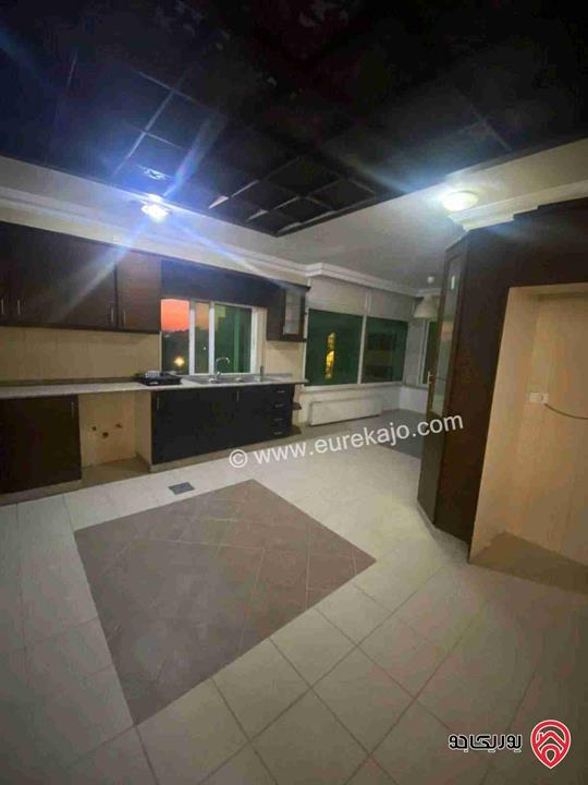 شقة طابقية مساحة 240م للإيجار فارغة في عمان - السابع