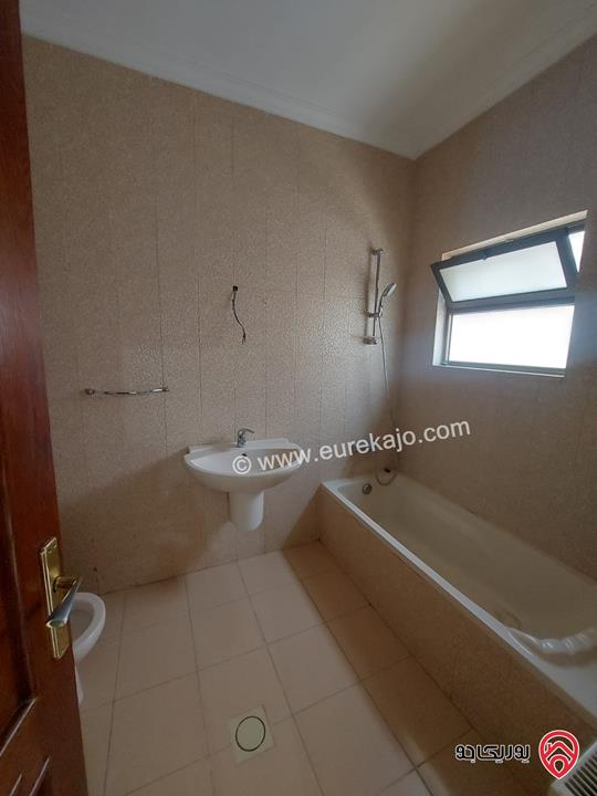 شقة طابق أول مساحة 200م للايجار في عمان - خلدا