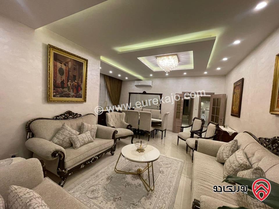 شقة طابق أخير مع روف مساحة 345م + ترس 60م للبيع في عمان - طريق المطار النخيل