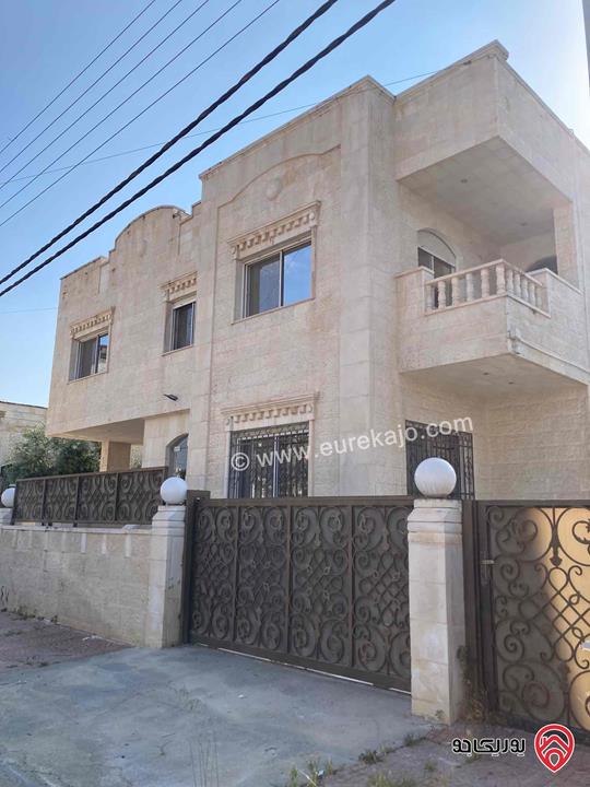 بناية طابقين مساحة 284م على أرض 540م للبيع في اربد