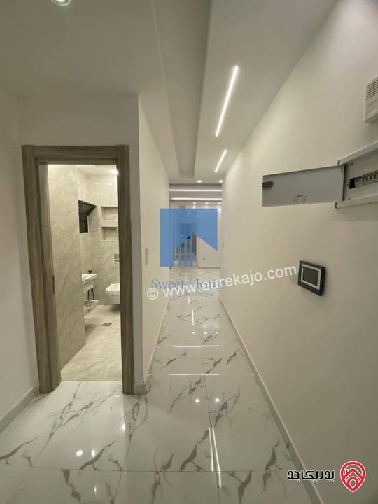 شقة فاخرة للبيع في عمان - خلدا قرب إشارة البنك العربي ومركز زها 220م مع ترسات 300م لم تسكن