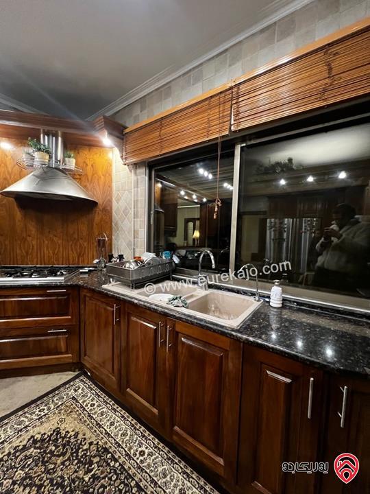 شقة ارضية مفروشة مساحة 250م داخلي وخارجي 90م للإيجار السنوي في عمان - دير غبار 