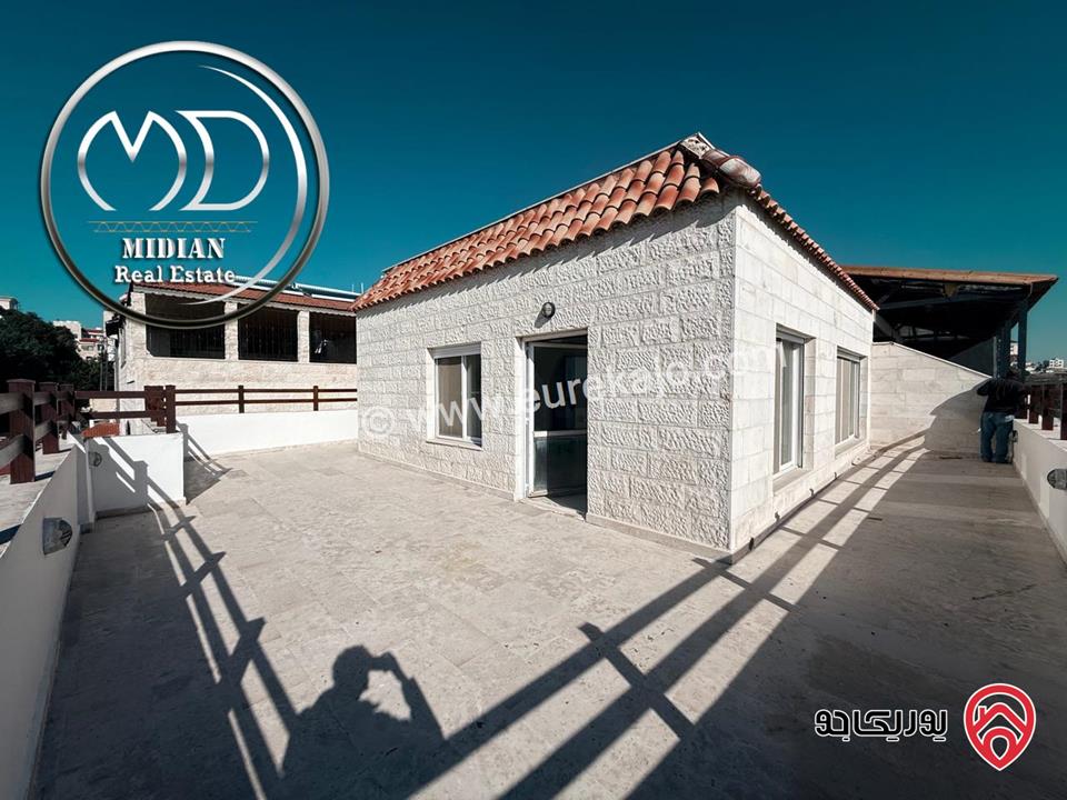 فيلا جديدة للبيع في أجمل مناطق عمان - الظهير مساحة 560م مع مسبح تراسات و حدائق 250م تشطيبات سوبر ديلوكس اطلالة رائعة