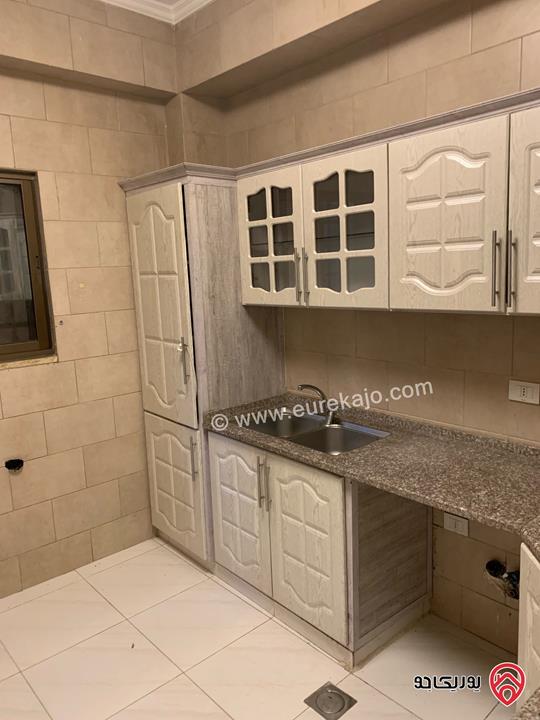 شقة صغيرة فارغة مساحة 55م للإيجار السنوي 200 دينار تدفع كل ثلاث شهور في جبل عمان