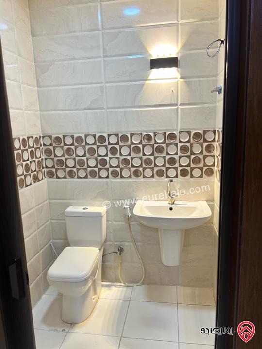 شقة طابق أول مساحة 167م للبيع في الزرقاء الجديدة