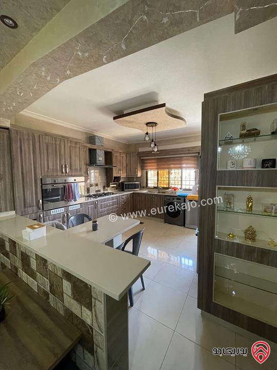 شقة طابق ثاني مساحة 150م للبيع في الزرقاء الجديدة قرب كنيسة الماريوسف