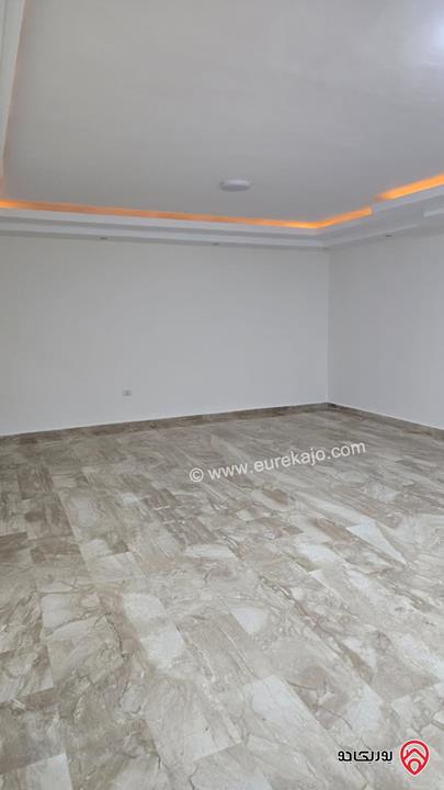 شقة شبه ارضية مساحة 200م داخلي و 100م خارجي للايجار في عمان - خلدا 