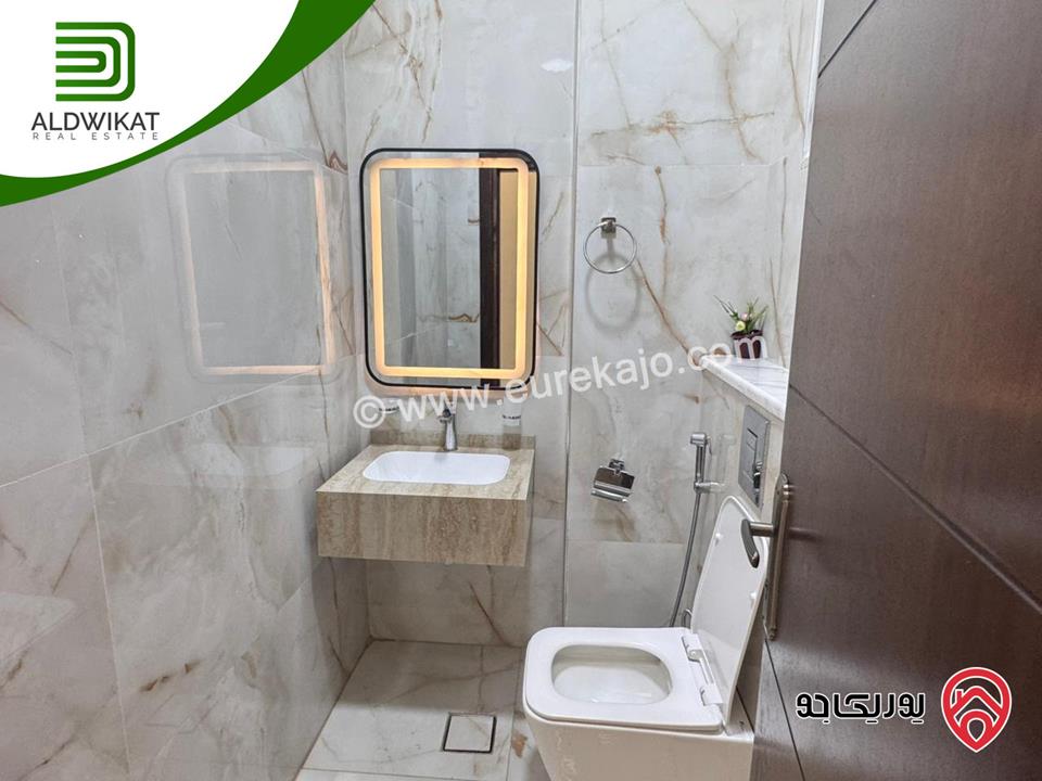 فيلا مستقلة للبيع في ناعور / شارع السلام مساحة الارض 900م ومساحة البناء 1000م ومساحة الحديقة 300م ومساحة الترس 100م