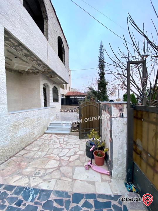 بيت مستقل مساحة 400م على ارض 360م للبيع في عمان - ابو علندا المستندة الطبقة الشرقية 