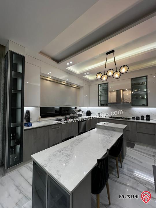 شقة طابق ثالث دوبلكس فاخرة مساحة 240م للبيع مفروشة في عمان - خلدا