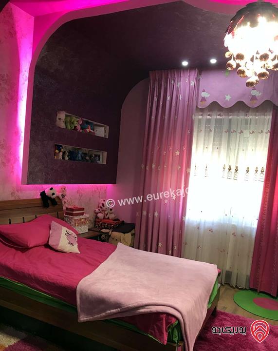 طابق ارضي دوبليكس مساحة 350م مع حدائق و ترسات وكراج خاص ومداخل مستقلة للبيع في عمان - ام السماق