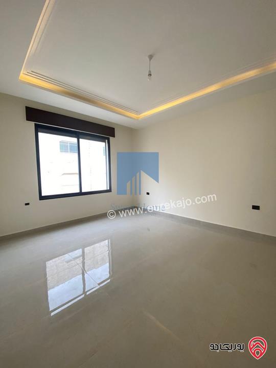 شقة فاخرة طابق ثالث 175م مع روف 150م دوبلكس للبيع في عمان - الرابية