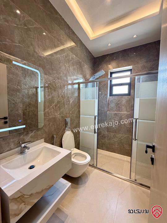 شقة ملوكية مساحة 180م داخلي و 80م خارجي للبيع في عمان - ابو علندا 