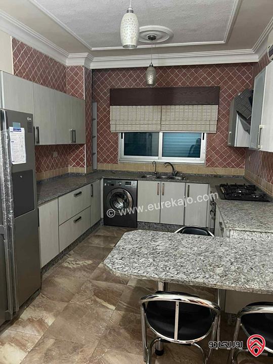 شقة طابق رابع مع روف مساحة 220م للبيع في عمان - ام السماق من المالك