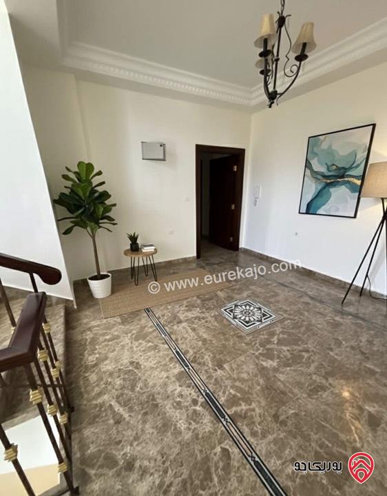 فيلا مساحة 900م على أرض 1 دونم و 150م للبيع في عمان - طريق المطار رجم عميش