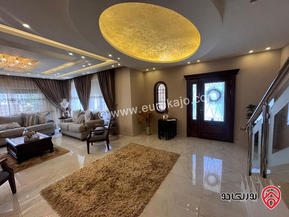 فيلا مفروشة متلاصقة للبيع في عمان - الكرسي مساحة الارض 300م مساحة البناء 270م الحديقة 150م الترس 45م