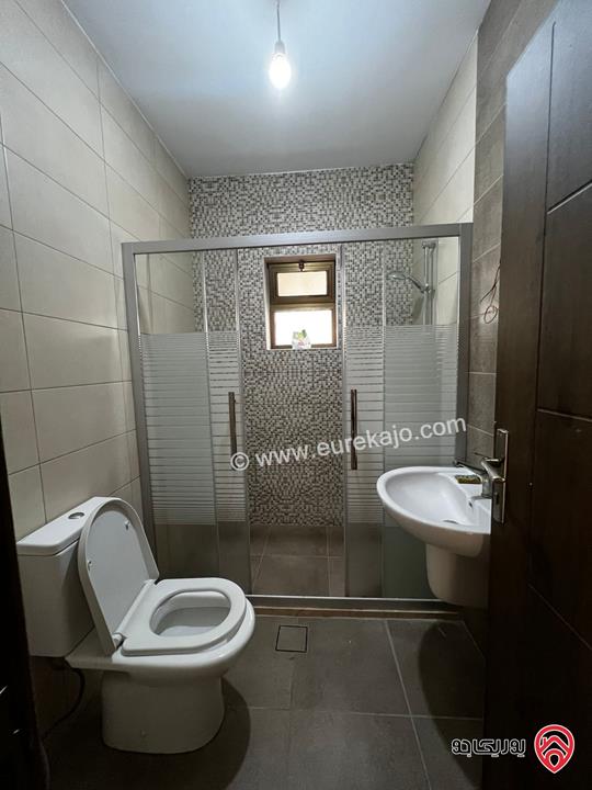 شقة مجددة بالكامل مساحة 150م طابق أول للايجار في عمان - الشميساني 