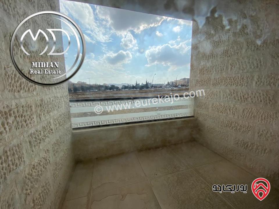 شقة شبه ارضي جديدة للبيع في عمان - دير غبار مساحة 250م مع ترس و حديقة 250م تشطيبات سوبر ديلوكس بسعر مميز