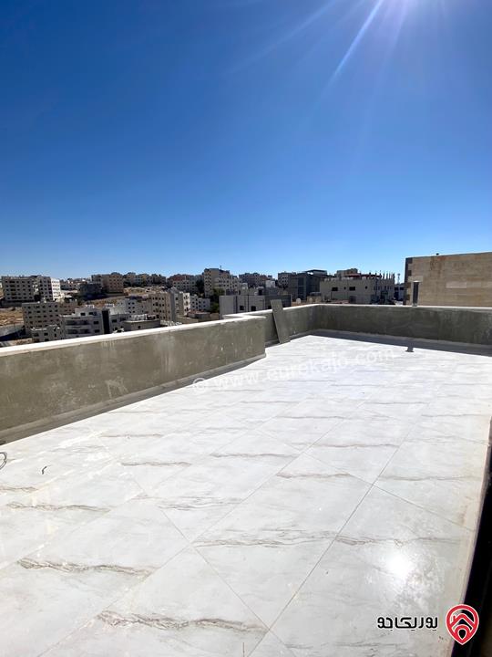 شقة مميزة طابق اخير مع روف مساحة 166م للبيع في عمان - منطقة عدن