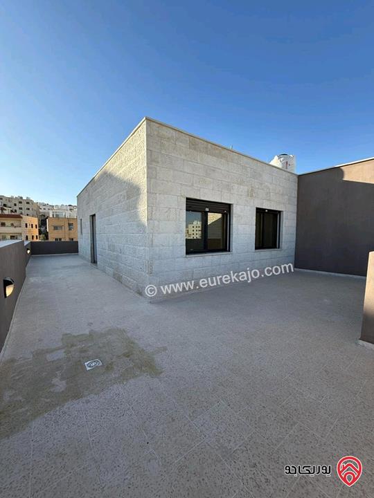 شقة سوبر ديلوكس طابق ثالث دوبلكس مساحة 250م للبيع في عمان - الجبيهة 