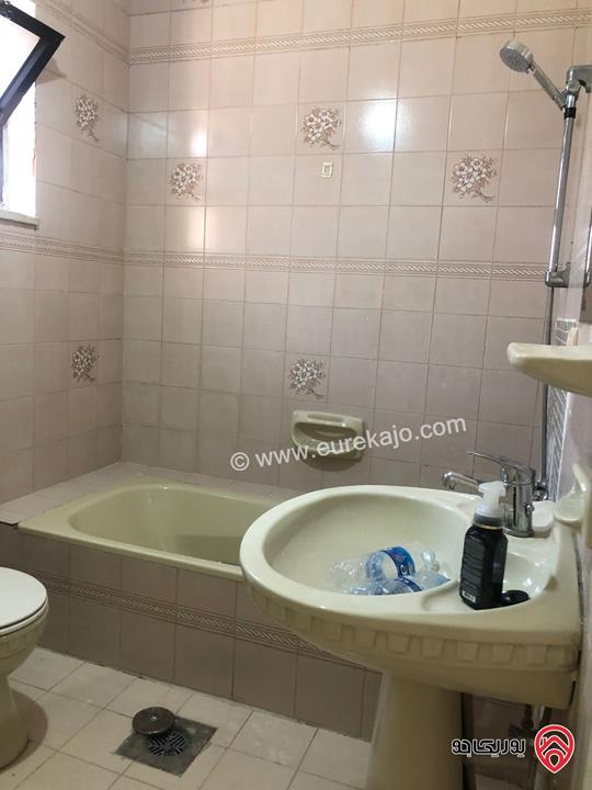 شقة فارغة طابق ثاني مساحة 200م للايجار في عمان - الدوار الخامس 