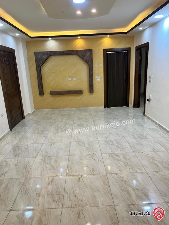 شقة طابق أول مساحة 167م للبيع في الزرقاء الجديدة