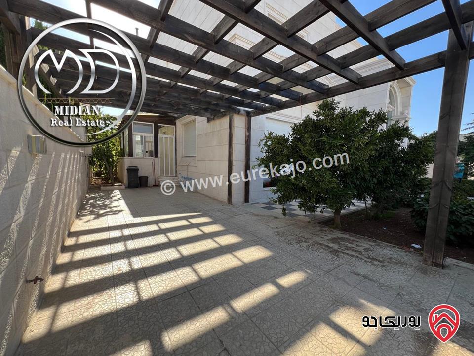 فيلا مستقلة للبيع في أجمل مناطق عمان - الظهير مساحة 1200م مع مسبح و تراسات و حدائق تشطيبات و ديكورات فاخرة اطلالة رائعة