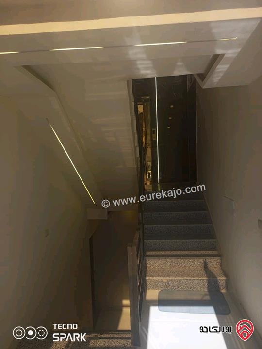 شقة مساحة 100م شبه ارضي للبيع في الزرقاء - مدينة الشرق