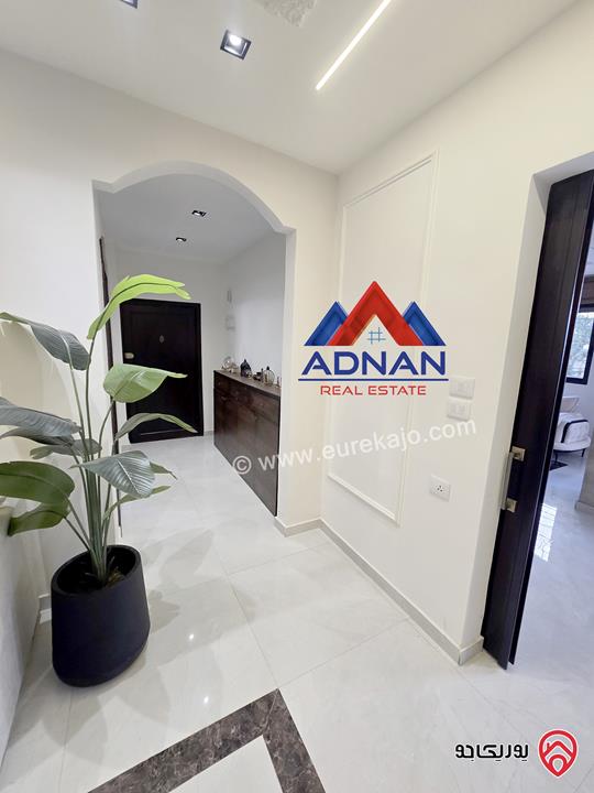 شقة مفروشة مساحة 230م مع حديقة كبيرة 300م و مدخل وكراج خاص للايجار في عمان - الرابية