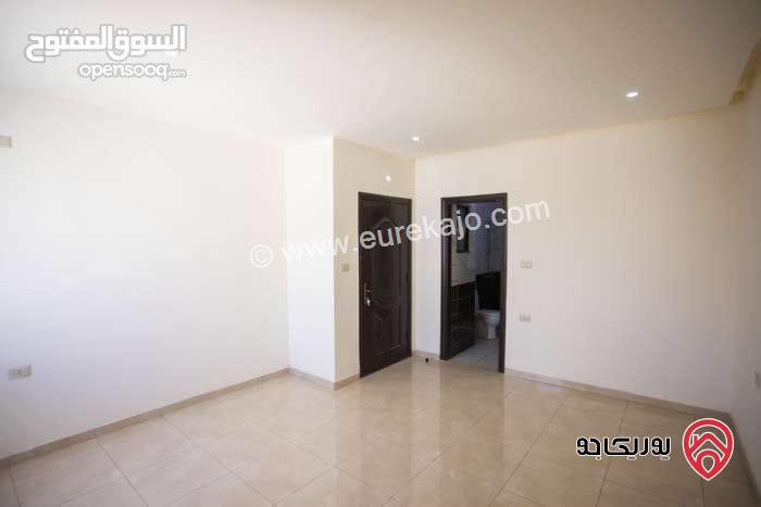 شقة طابق ثالث مع روف مساحة 135م للبيع في عمان - ابو علندا بسعر 50 الف قابل للتفاوض كاش او اقساط