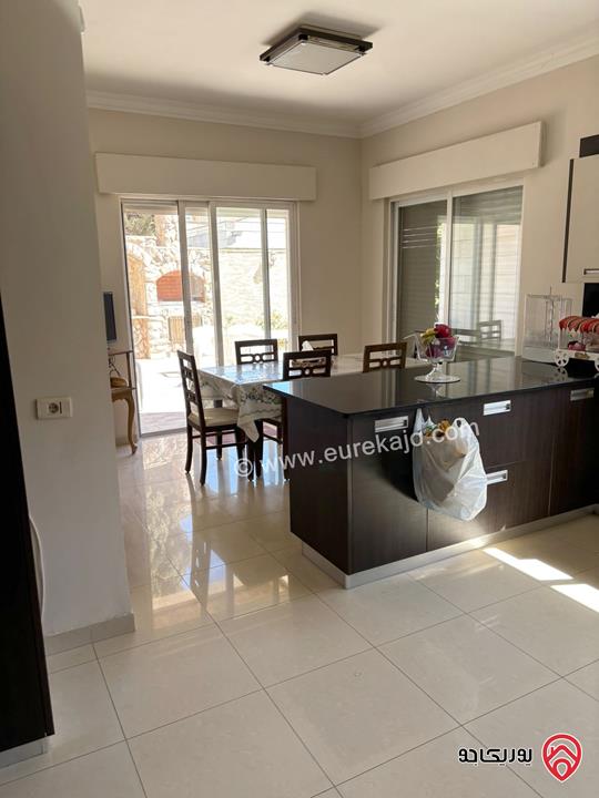 شقة طابقية ارضية مساحة 355م مع حديقة 500م للبيع في عمان - الشميساني