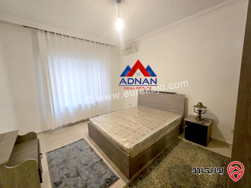 شقة ارضية مفروشة مساحة 80م داخلي وترس 120م و كراج و مدخل خاص للايجار في عمان - دير غبار