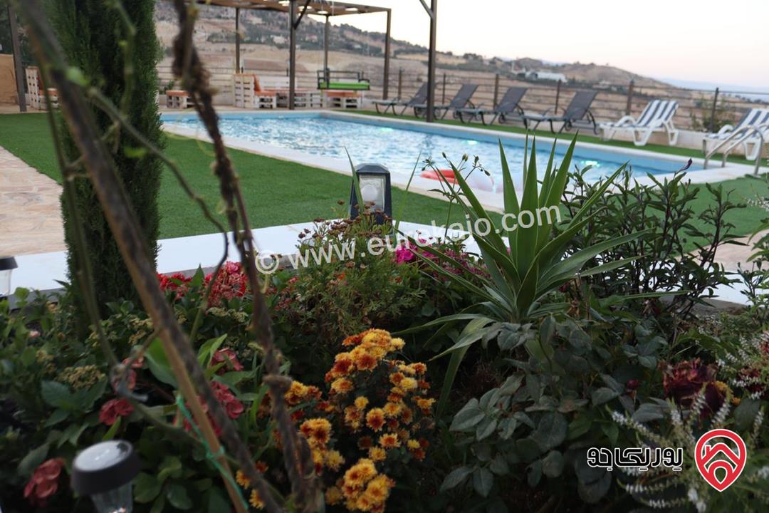 مزرعة نموذجية للبيع في السلط / جلعد مساحة الارض 5000م والبناء 250م مساحة الحديقة 4000 م والترس 500 م موقع اطلالة مميز 