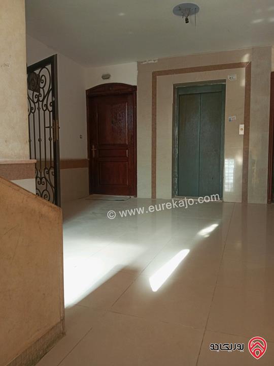 شقة طابق أول مساحة 140م للبيع في اربد غرب مسجد علياء التل