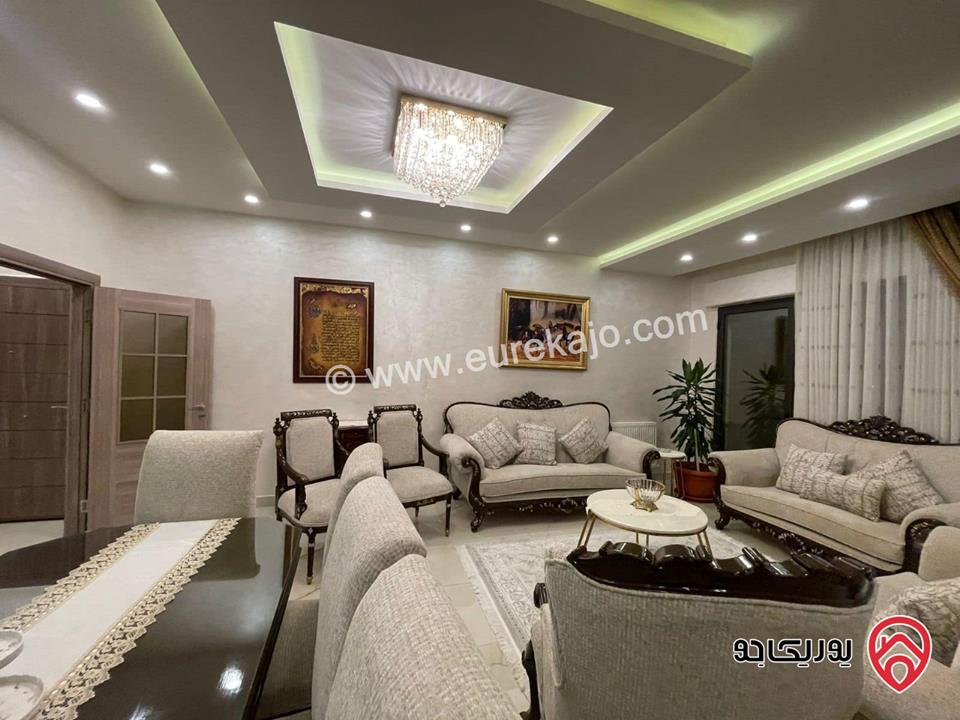 شقة طابق أخير مع روف مساحة 345م + ترس 60م للبيع في عمان - طريق المطار النخيل
