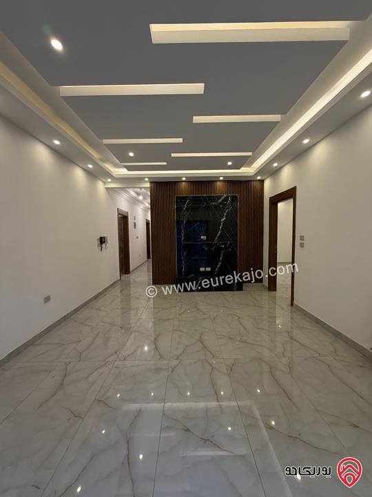 شقة طابق ارضي مساحة 236م مع ترس 40م سوبر ديلوكس للبيع في عمان - الجبيهة/ام زويتينة