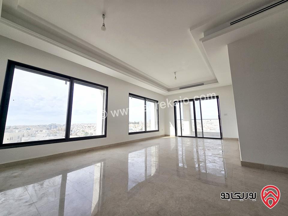 شقة جديدة مطلة فارغة مساحة 240م للإيجار في عمان - الرابية