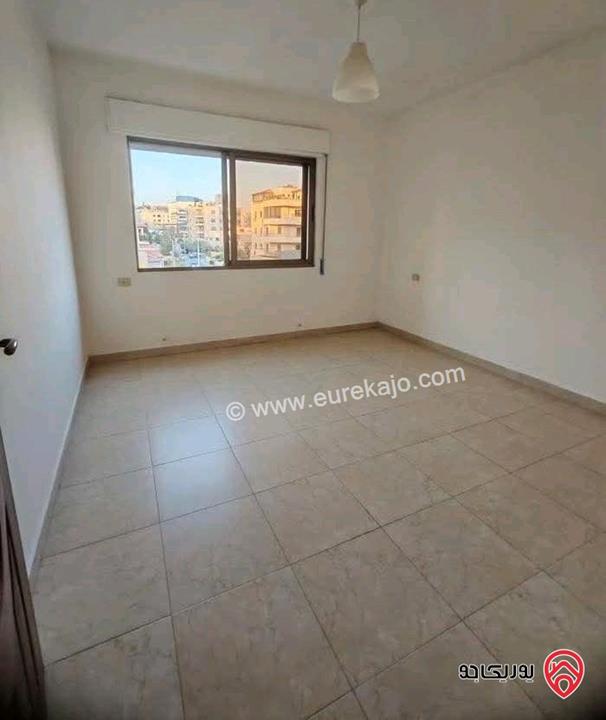 شقة فارغة مساحة 130م طابق ثالث للايجار في عمان - خلدا