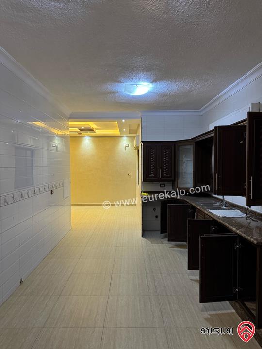 شقة ارضية مساحة 189م داخلي و 100م خارجي للإيجار في عمان - مرج الحمام 