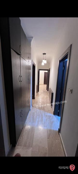 شقه فاخرة أخير مع روف مساحة 275م + 45م ترسات درج داخلي للبيع في عمان - ضاحية النخيل