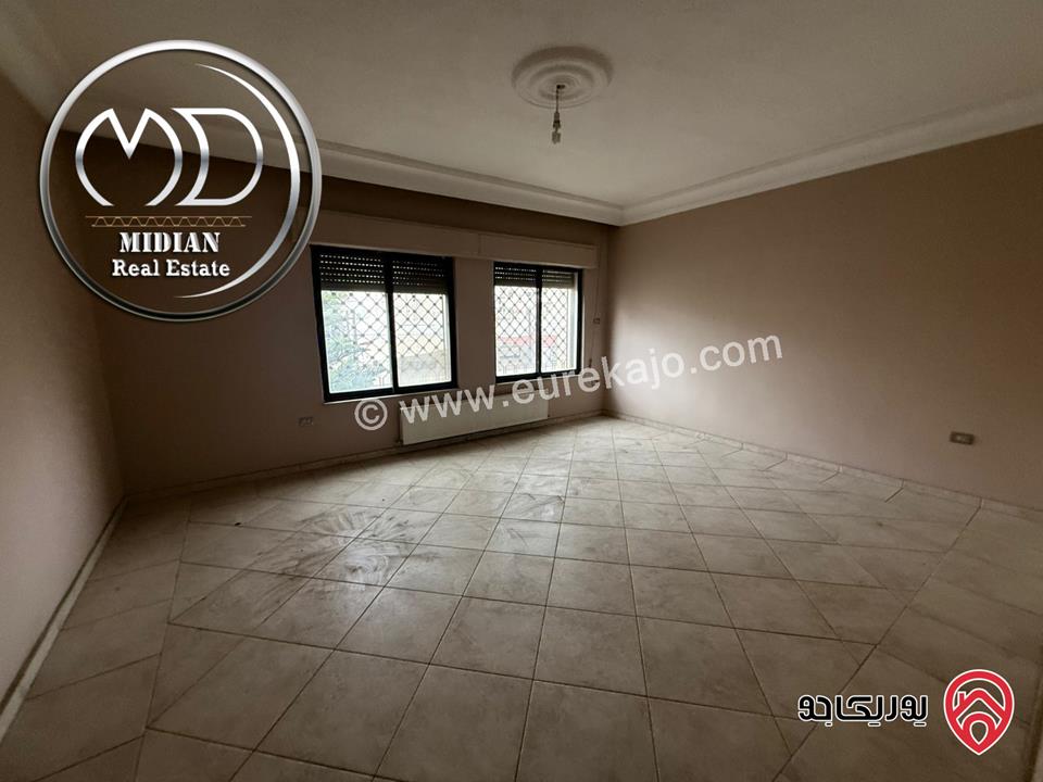 شقة طابقية فارغة للايجار في عمان - الدوار السابع مساحة 300م 4 نوم طابق اول بسعر مميز
