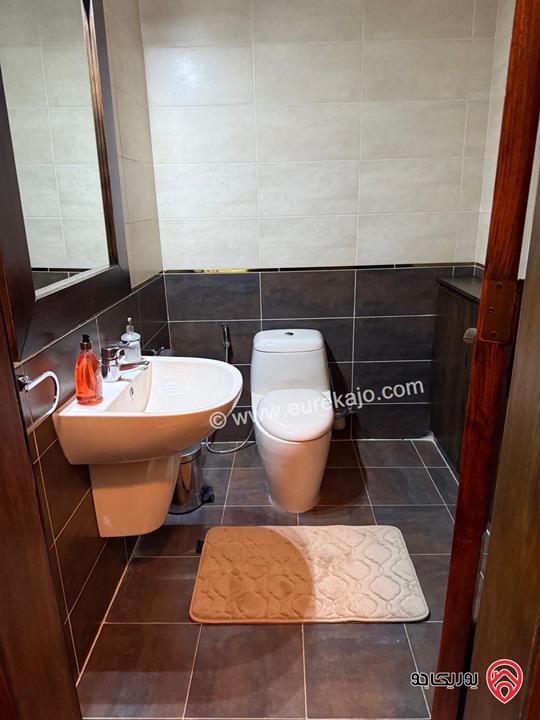 شقة سوبر ديلوكس طابق أخير مع روف مساحة 280م للايجار مفروشة في عمان - أم الكندم