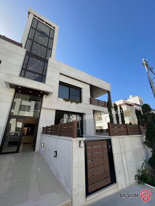 اخر شقة طابق اول مساحة 205م للبيع في عمان - الحمر بجانب دابوق