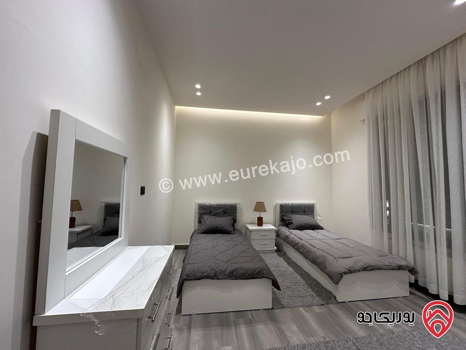 شقة ديلوكس مفروشة طابق أرضي مساحة 110م داخلي و 150م خارجي للايجار في عمان - حي الديار ديرغبار